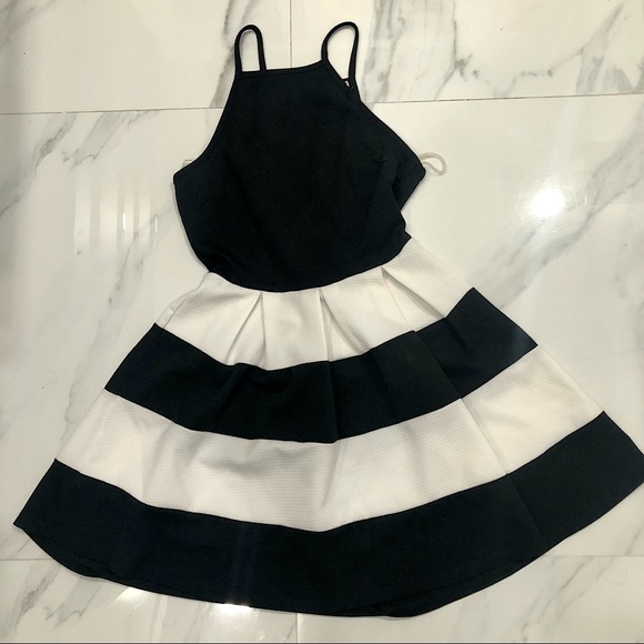 Little black and white dress - Picture 3 of 5